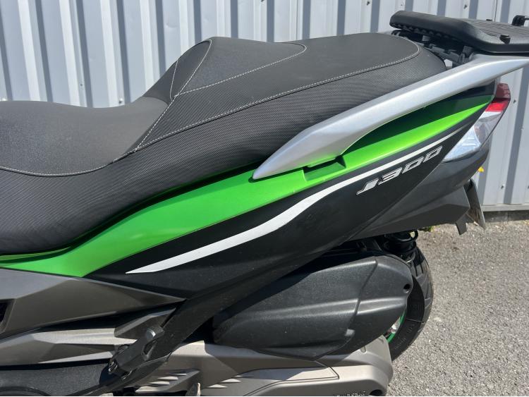 KAWASAKI J300