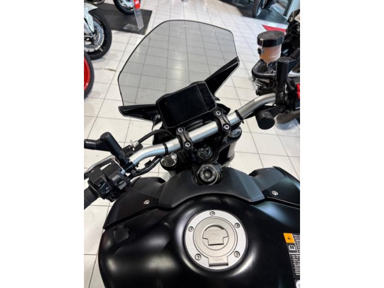 YAMAHA MT-09