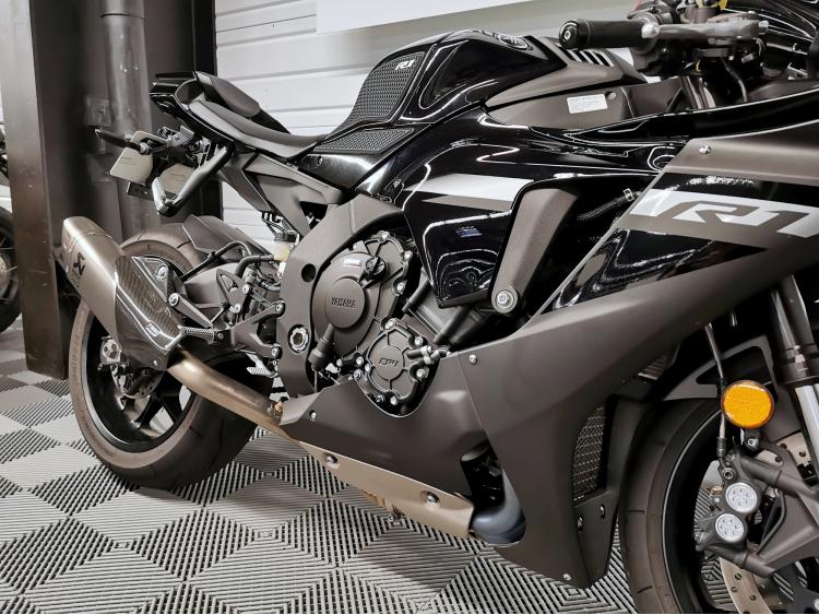 YAMAHA YZF 1000 R1 CROSSPLANE - 1ERE MAIN