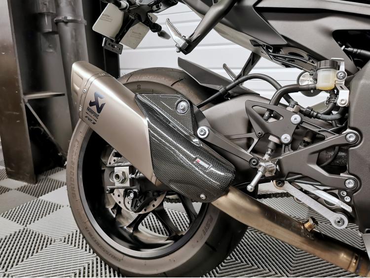 YAMAHA YZF 1000 R1 CROSSPLANE - 1ERE MAIN