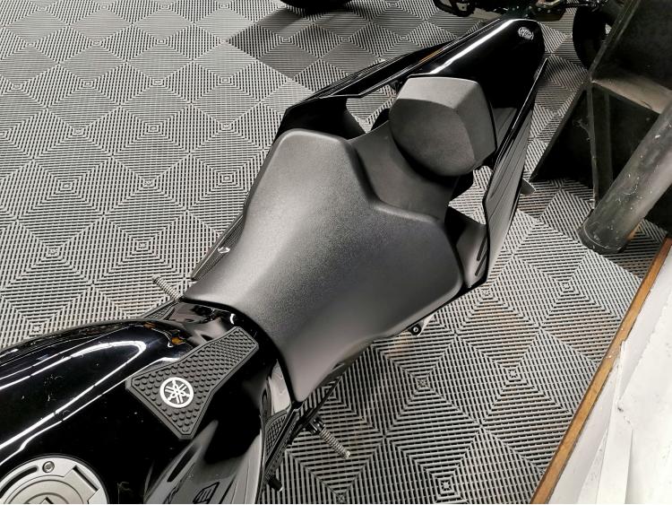 YAMAHA YZF 1000 R1 CROSSPLANE - 1ERE MAIN