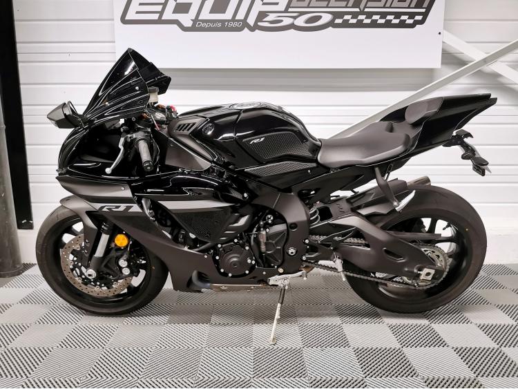 YAMAHA YZF 1000 R1 CROSSPLANE - 1ERE MAIN