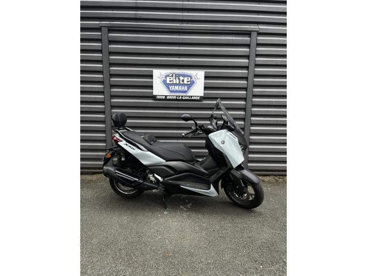 YAMAHA XMAX 300 TECH MAX +