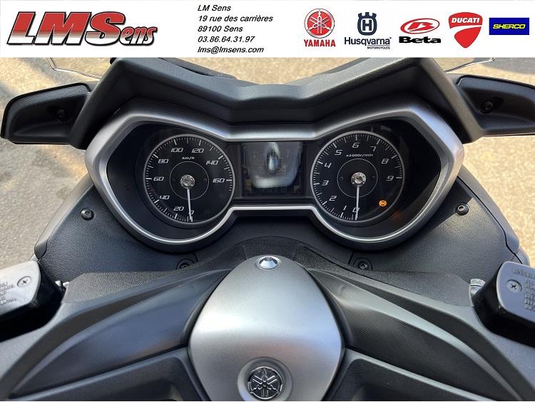 YAMAHA XMAX 300