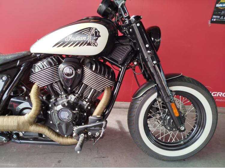 INDIAN CHIEF BOBBER DARK HORSE 1890 + EQUIPEMENTS