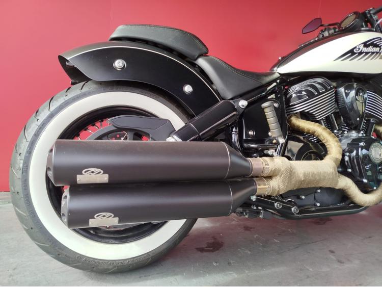 INDIAN CHIEF BOBBER DARK HORSE 1890 + EQUIPEMENTS