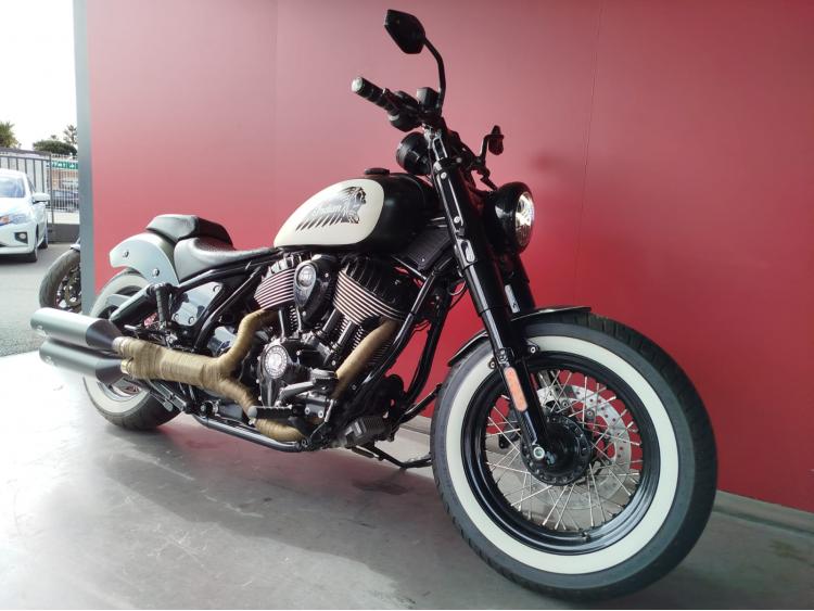 INDIAN CHIEF BOBBER DARK HORSE 1890 + EQUIPEMENTS