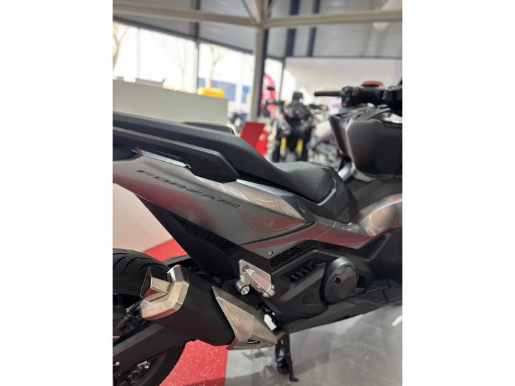 HONDA FORZA 750