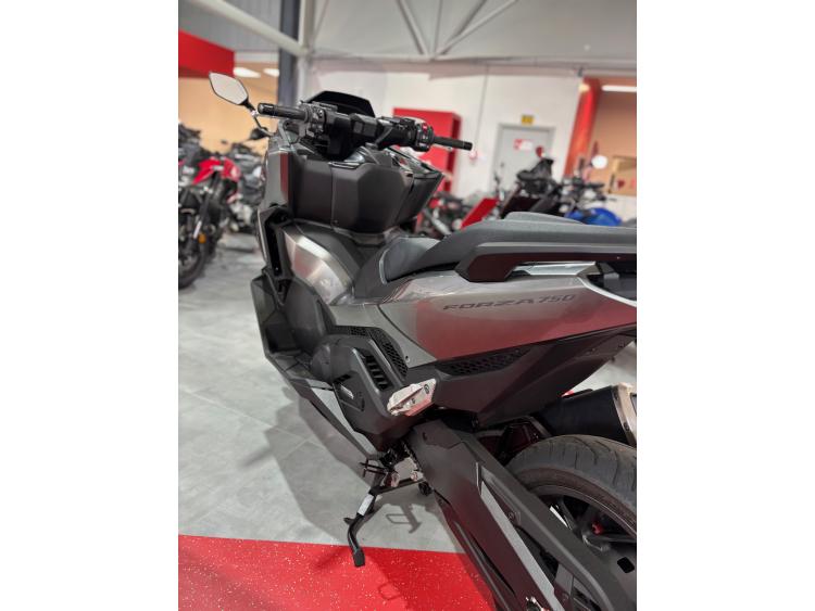HONDA FORZA 750
