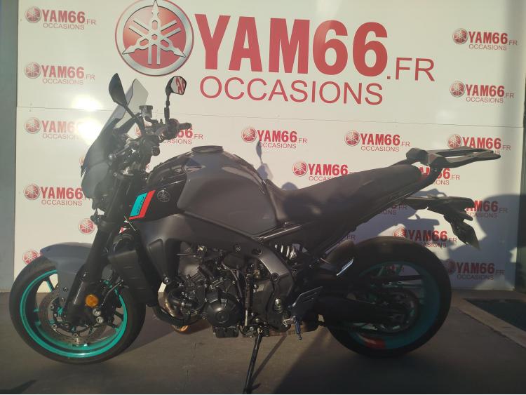 YAMAHA MT-09