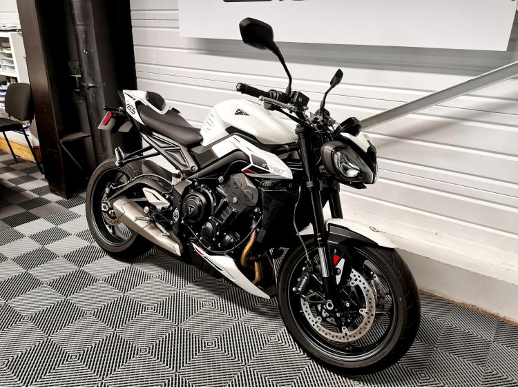 TRIUMPH STREET TRIPLE 765 R
