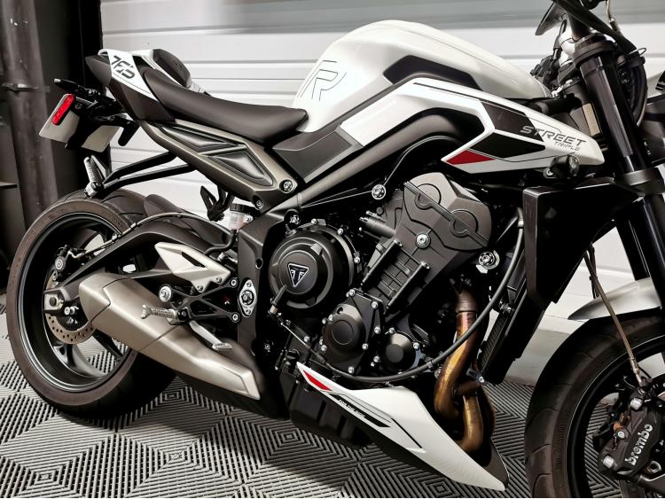 TRIUMPH STREET TRIPLE 765 R