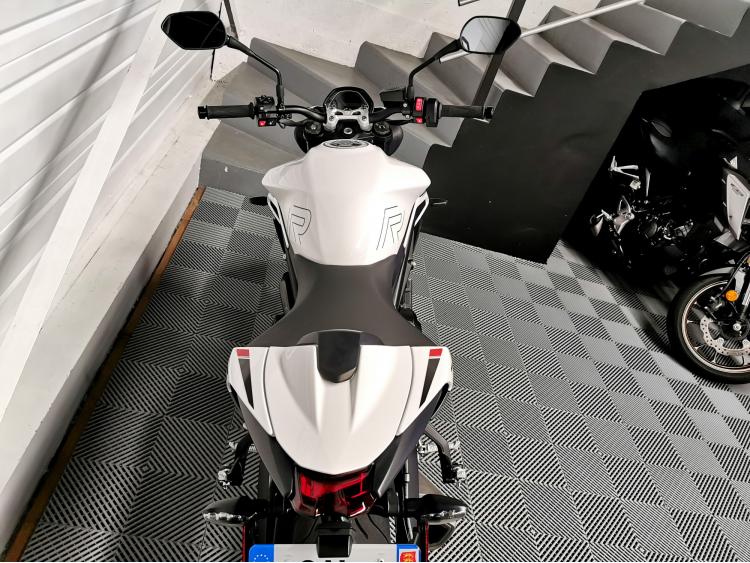 TRIUMPH STREET TRIPLE 765 R