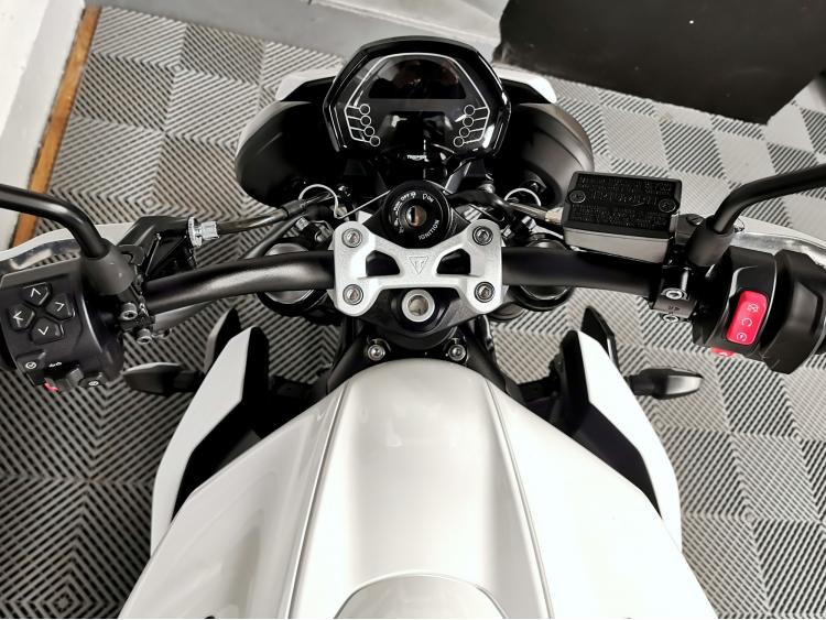 TRIUMPH STREET TRIPLE 765 R