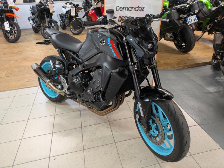 YAMAHA MT-09