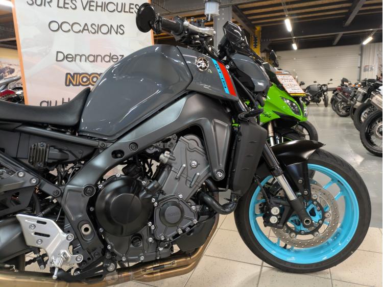 YAMAHA MT-09
