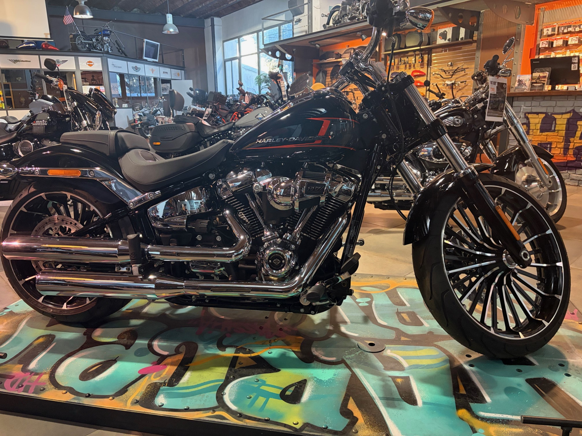 HARLEY-DAVIDSON SOFTAIL BREAKOUT 1923