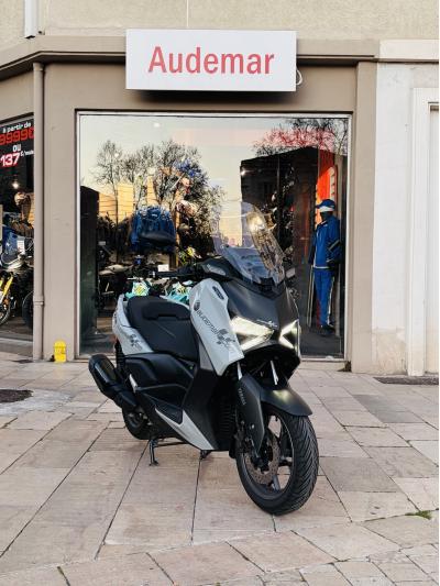 YAMAHA XMAX 300 Tech Max