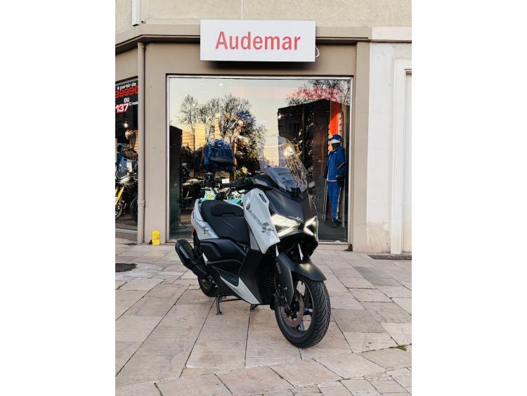 YAMAHA XMAX 300 Tech Max