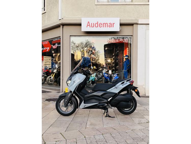 YAMAHA XMAX 300 Tech Max
