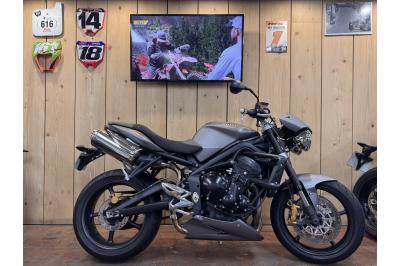 TRIUMPH STREET TRIPLE 675