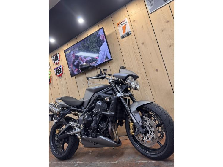 TRIUMPH STREET TRIPLE 675 R / GARANTIE 12 MOIS / PREMIER MAIN 