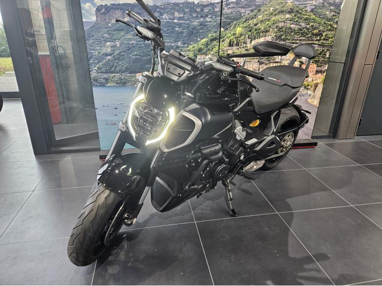 DUCATI XDIAVEL V4