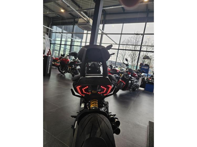 DUCATI XDIAVEL V4