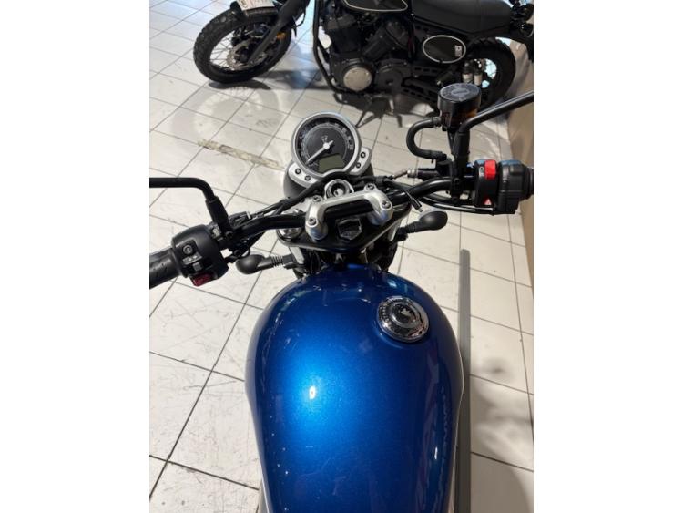 TRIUMPH STREET TWIN  900