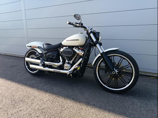 HARLEY-DAVIDSON SOFTAIL BREAKOUT 1868