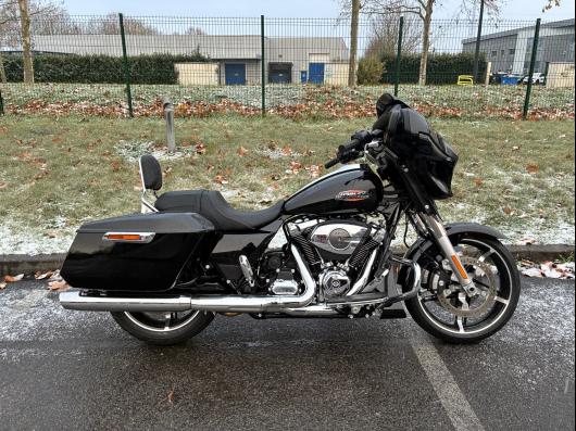 HARLEY-DAVIDSON TOURING STREET GLIDE 1923