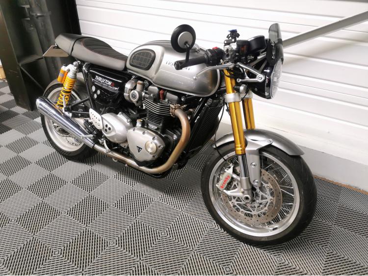 TRIUMPH THRUXTON 1200 R