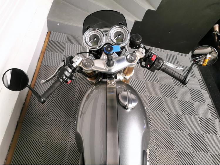 TRIUMPH THRUXTON 1200 R