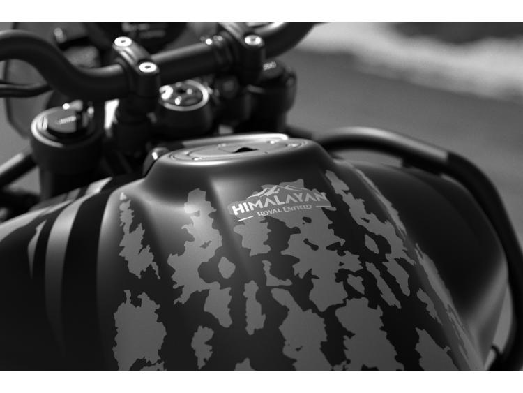 ROYAL ENFIELD HIMALAYAN 450 MANA BLACK