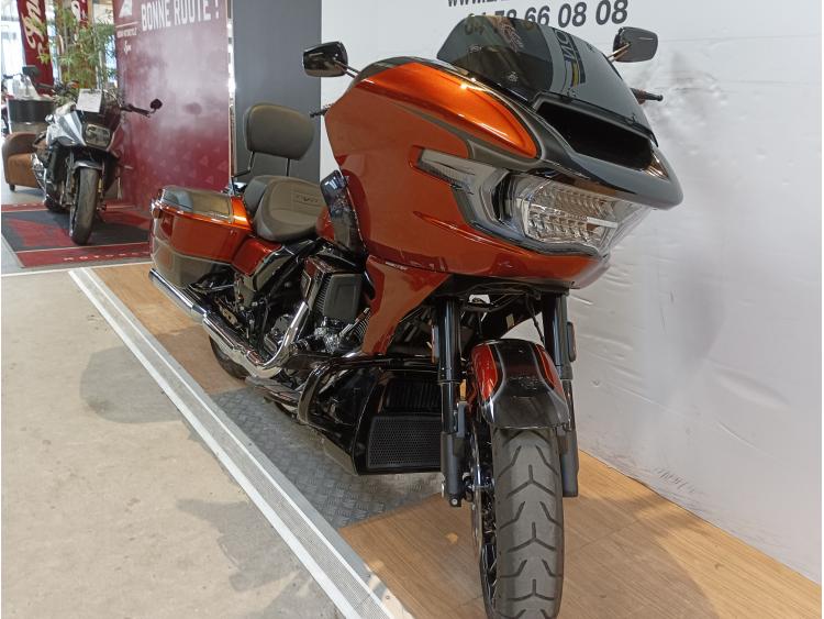 HARLEY-DAVIDSON ROAD GLIDE CVO 