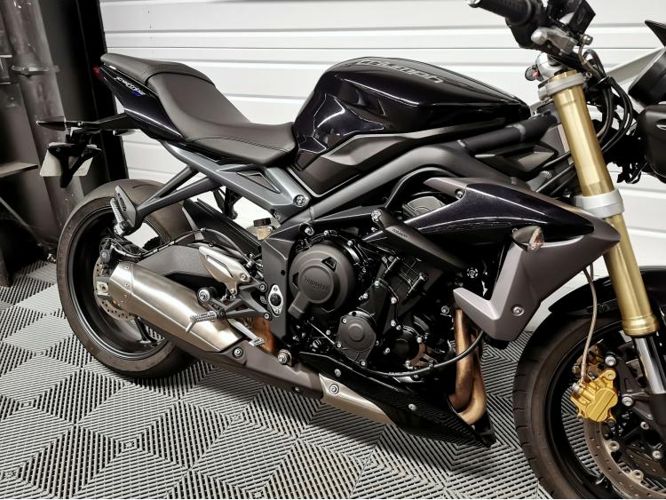 TRIUMPH STREET TRIPLE 675 - ABS
