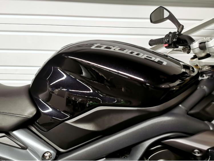 TRIUMPH STREET TRIPLE 675 - ABS