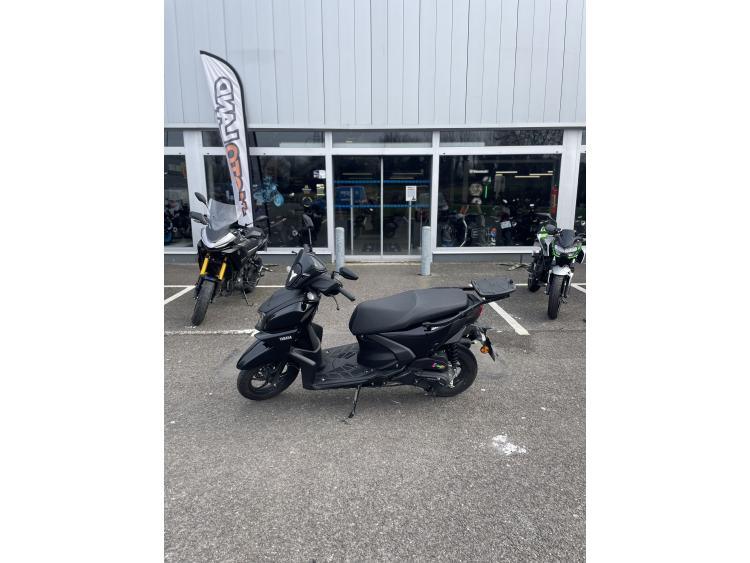 YAMAHA RayZR 125