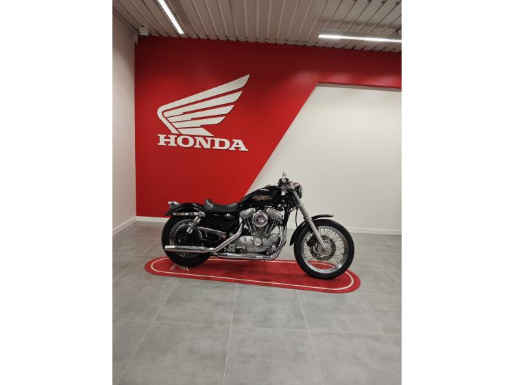 HARLEY-DAVIDSON SPORTSTER 883