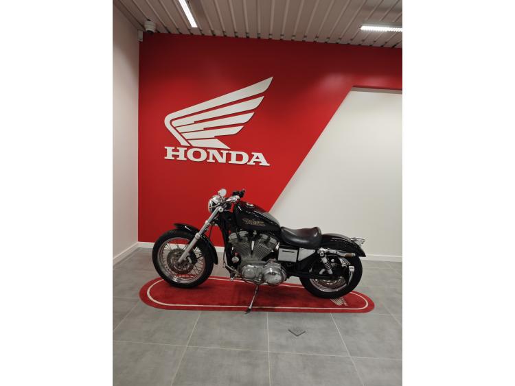 HARLEY-DAVIDSON SPORTSTER 883