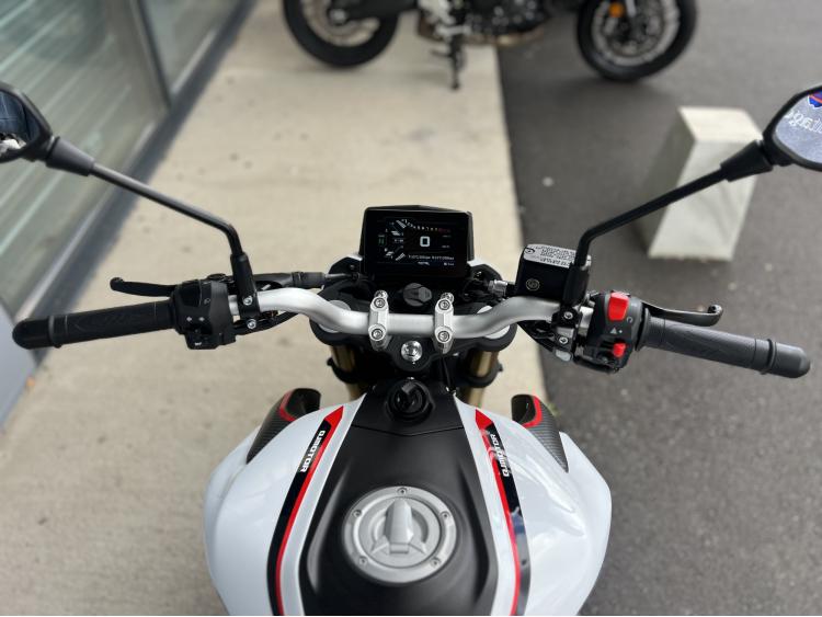 QJ MOTOR SRK 125 S