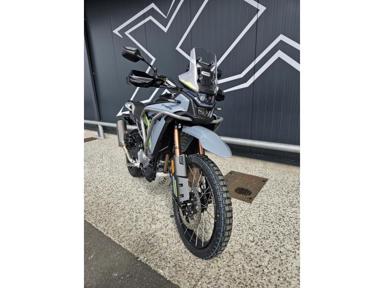CF MOTO MT 450 Édition Akra Noir 