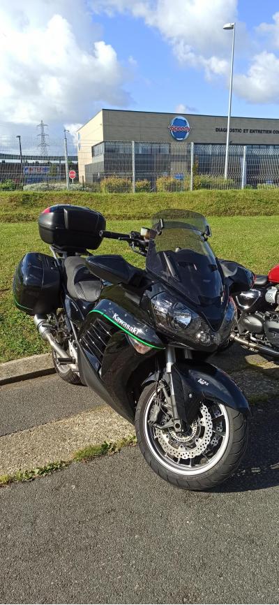 KAWASAKI GTR 1400