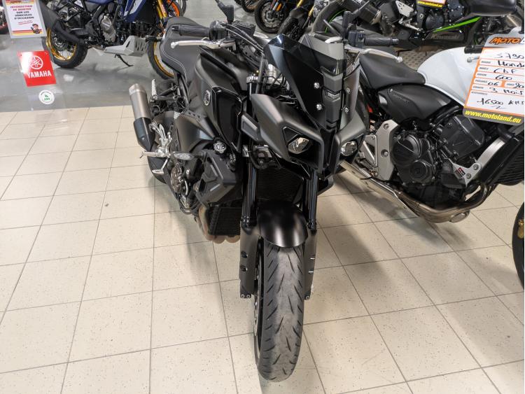 YAMAHA MT-10