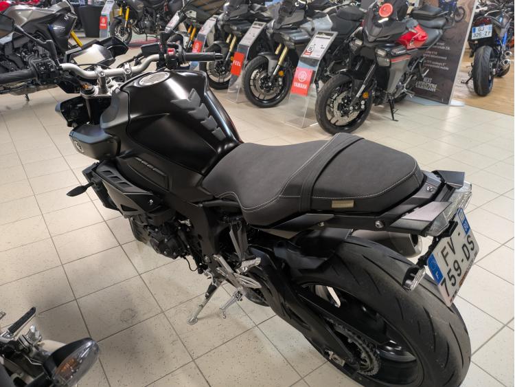 YAMAHA MT-10