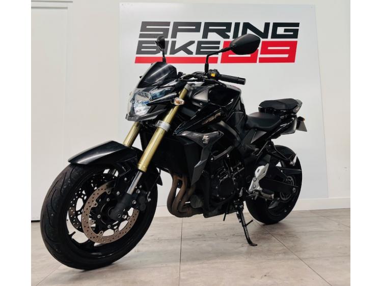SUZUKI GSR 750