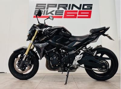 SUZUKI GSR 750