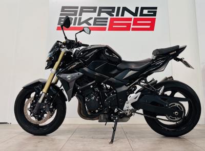 SUZUKI GSR 750