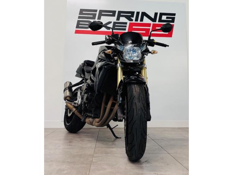 SUZUKI GSR 750