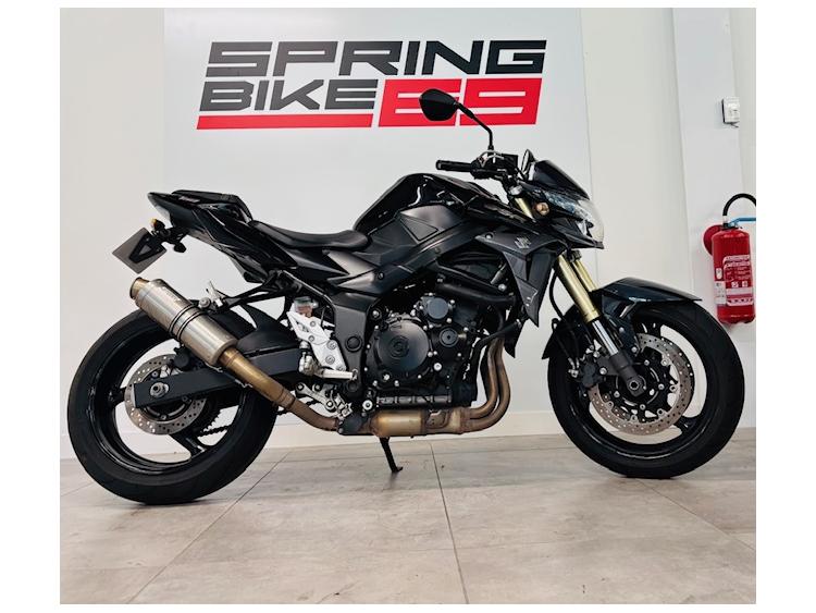 SUZUKI GSR 750